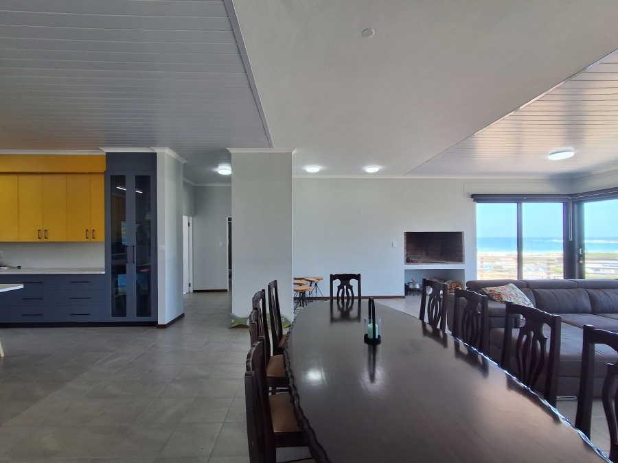 5 Bedroom Property for Sale in Stilbaai Oos Western Cape